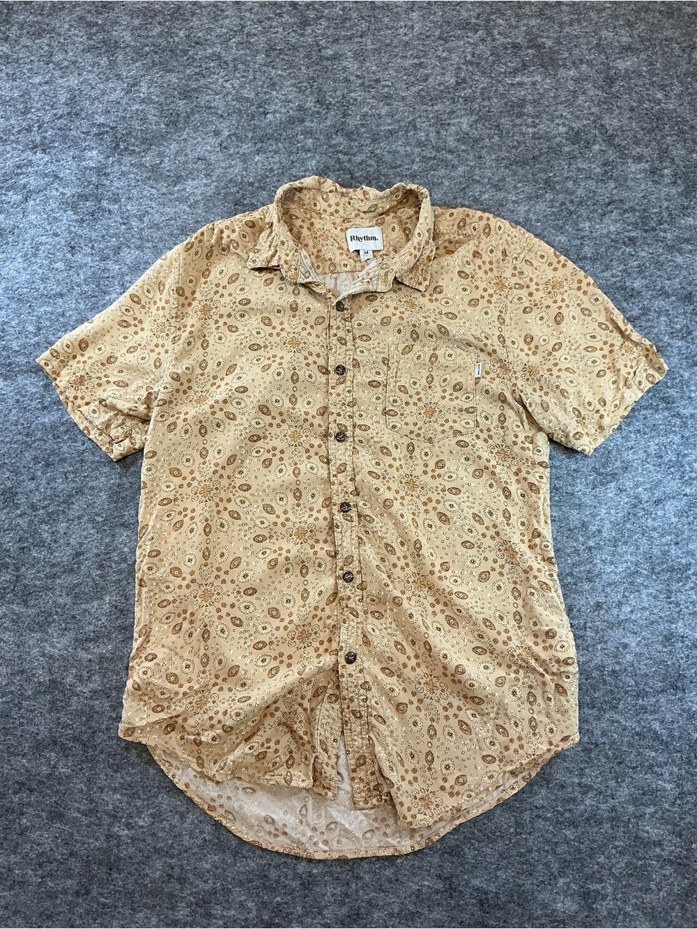 Rhythm. Men’s Soft Yellow Short-Sleeve Paisley Button-Up Shirt Size M